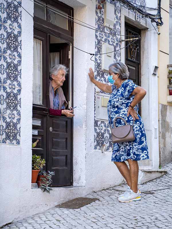 Two old ladies chatting in Sesimbra
