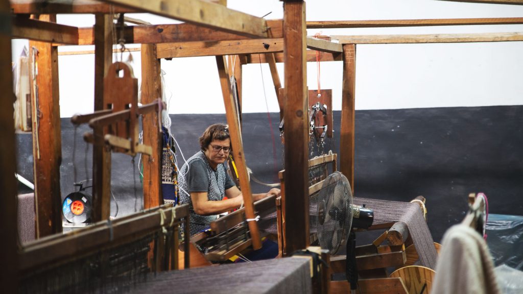 Wool rug making in Portugal