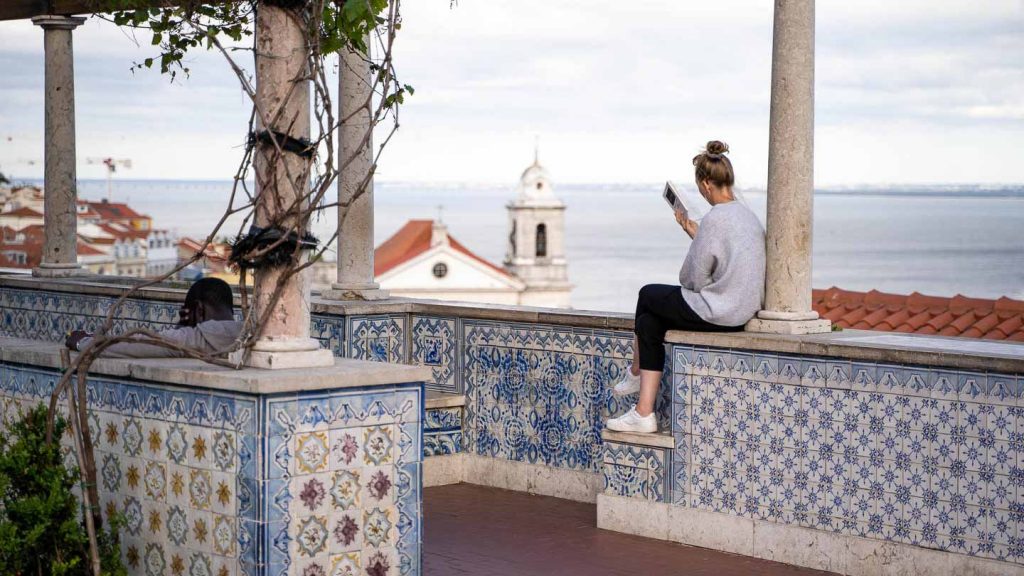 Lisbon santa luzia miradouro, Alfama lookout