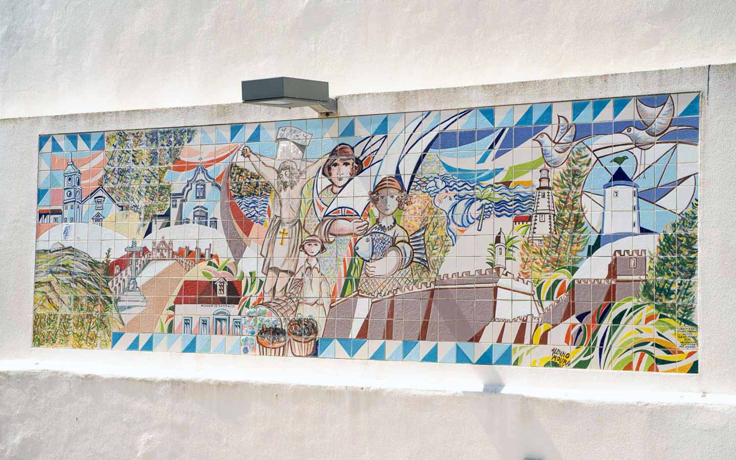 Tile mural outside Sesimbra Mercado