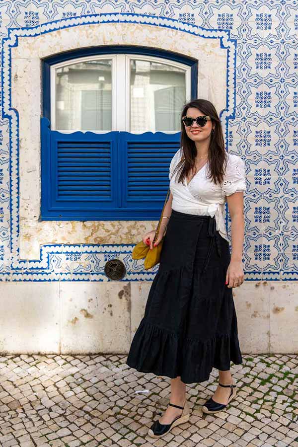 Daniela in front of Lisbon tiles azulejos blue