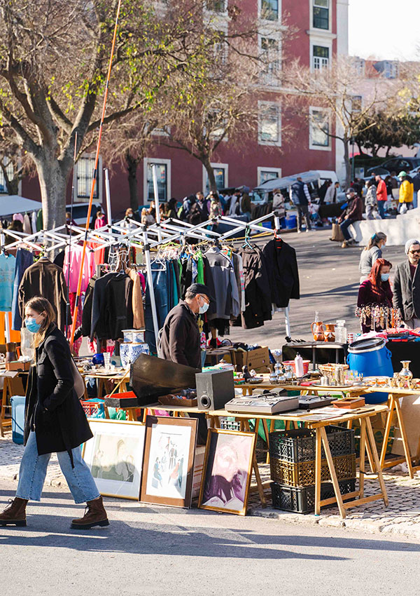 Feira da Ladra Lisbon flea market