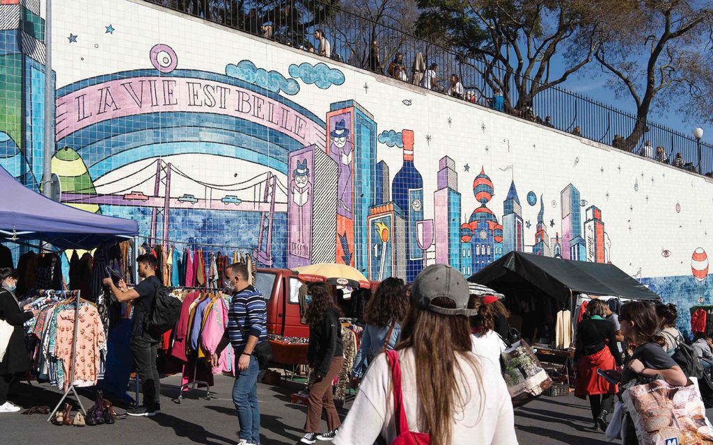 Feira da Ladra Lisbon flea market