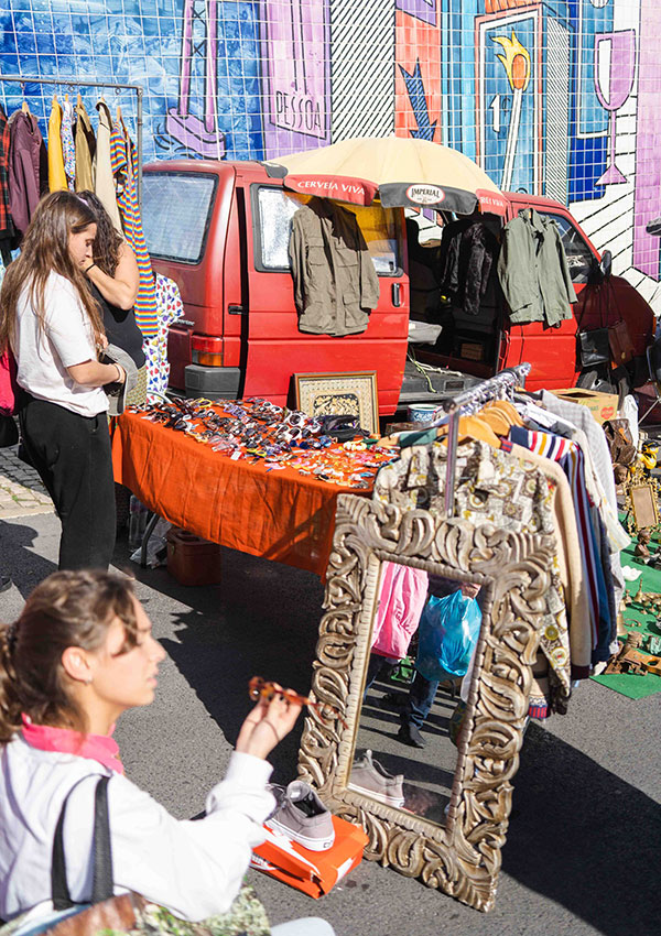 Feira da Ladra Lisbon flea market