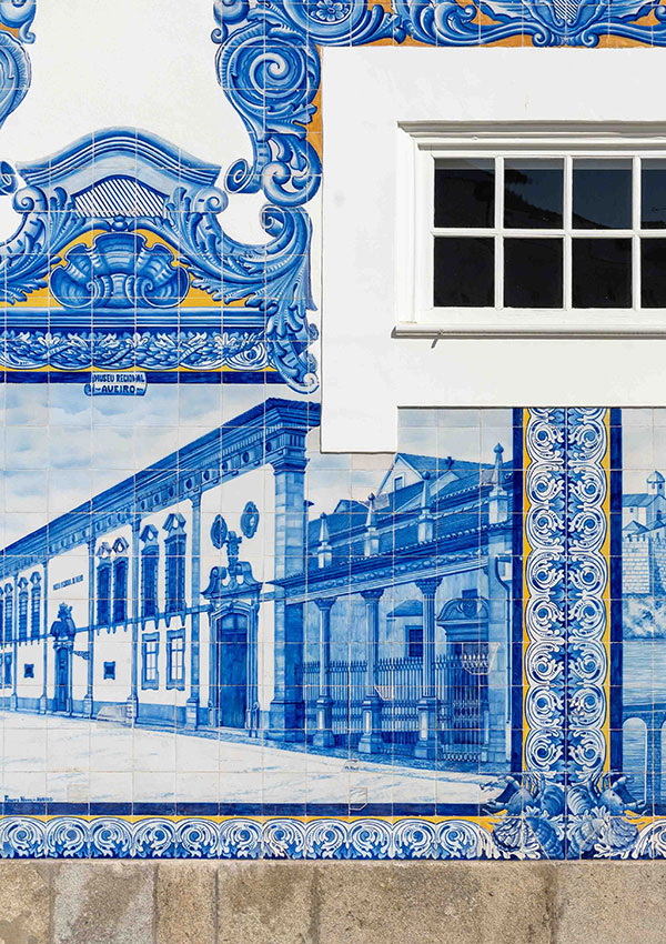 Things to do in Aveiro - azulejos at the Aveiro train station