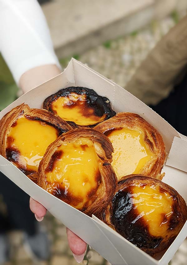 Pasteis de nata in a box