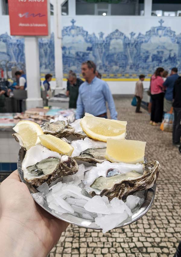 Oysters at Mercado do Livramento in Setubal