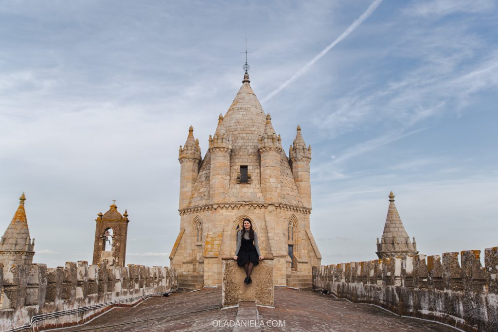 On the rooftop of the cathedral of Évora